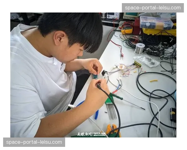 内容生产团队不仅聚焦技术参数，更在现阶段着力于视觉叙事层面的逻辑构建