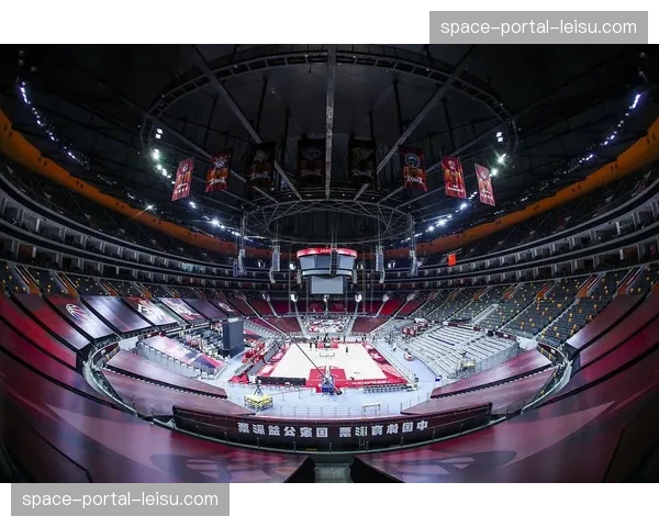 前央视评论员杨健与曾令旭前往Intuit Dome准备全明星赛直播解说