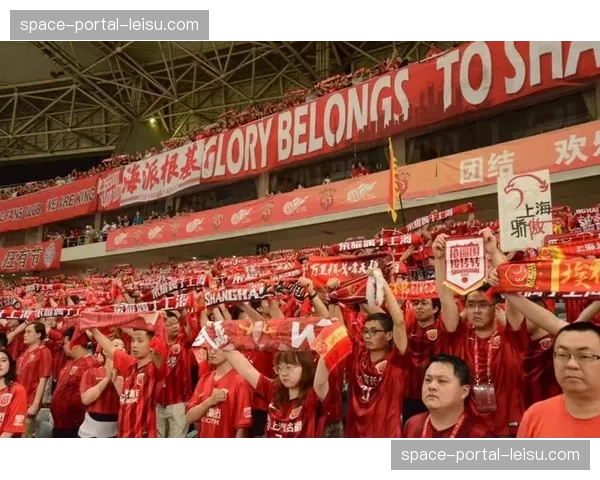 现场花絮:球迷看台高歌“PRESS!”,推动主队最后时刻完成绝平 现场花絮:球迷看台高歌“PRESS!”,推动主队最后时刻完成绝平